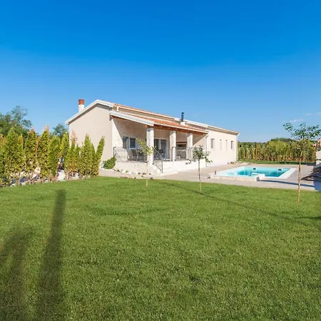 Diana Private Pool Near Villa Poreč