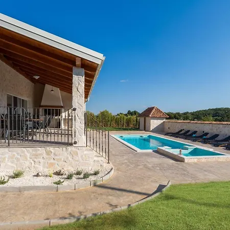 Diana Private Pool Near Porec