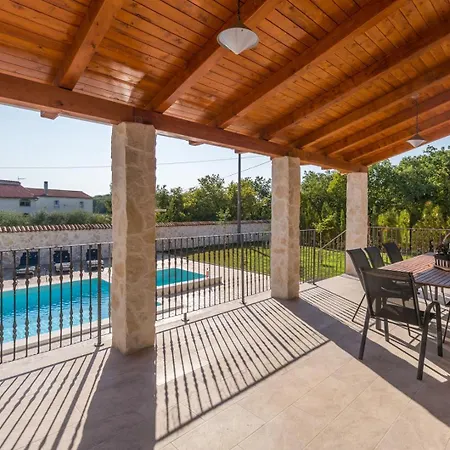 Βίλα Diana Private Pool Near